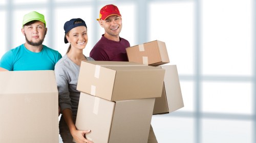 Local truck hire for flats and houses in Leyton